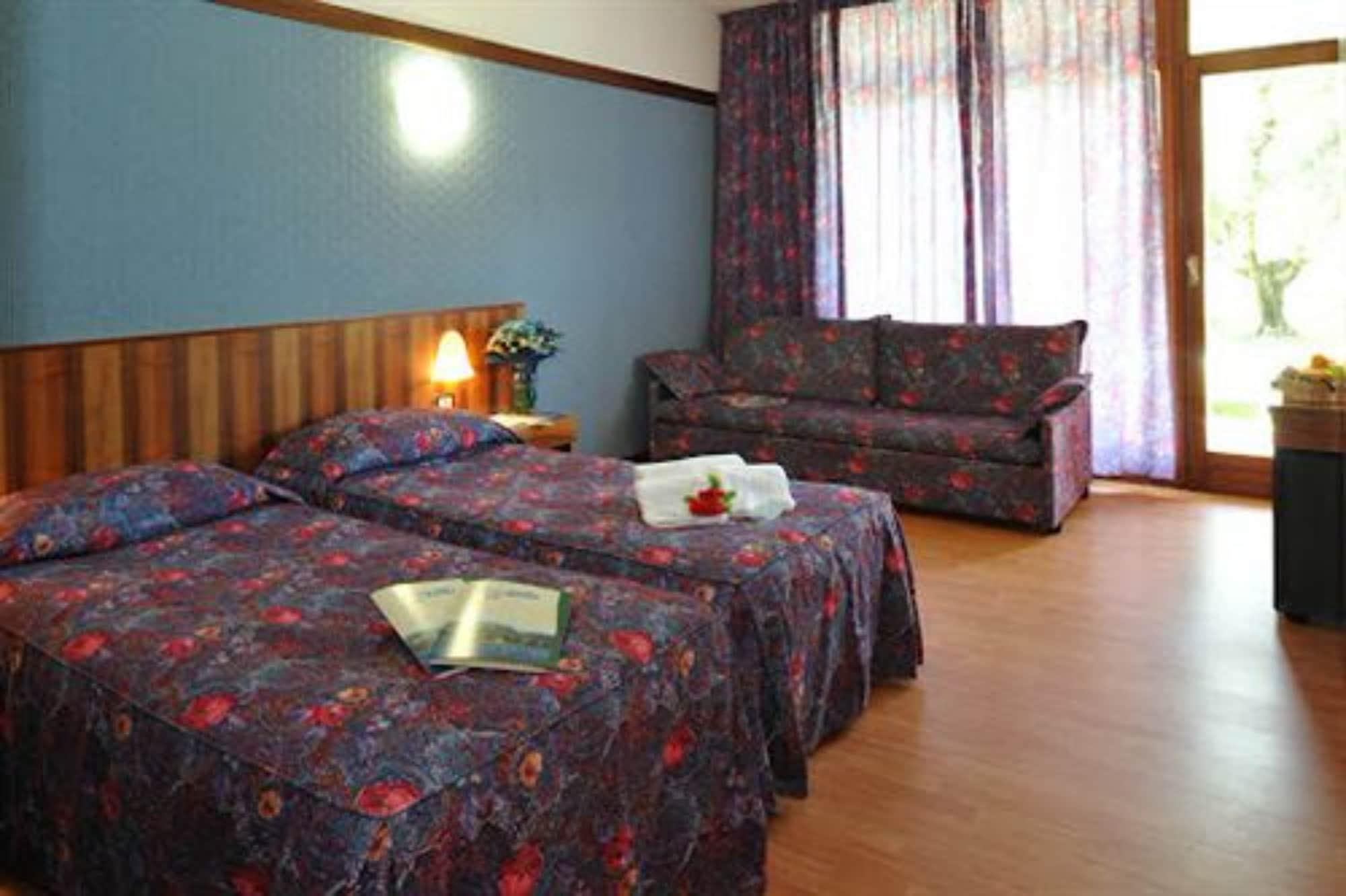 Park Hotel Oasi Garda  Exterior photo