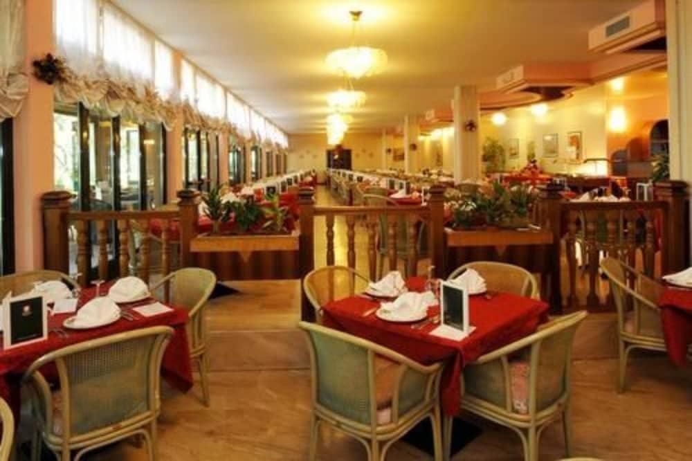Park Hotel Oasi Garda  Exterior photo