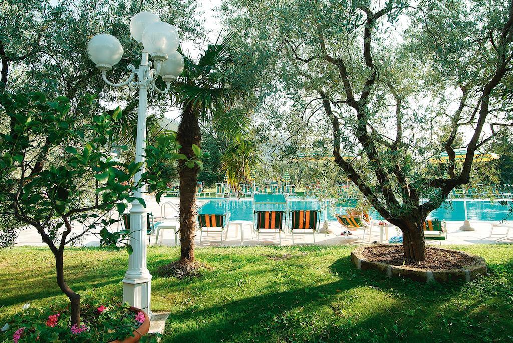 Park Hotel Oasi Garda  Exterior photo