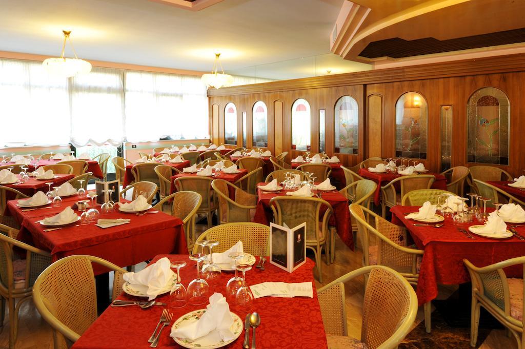 Park Hotel Oasi Garda  Exterior photo