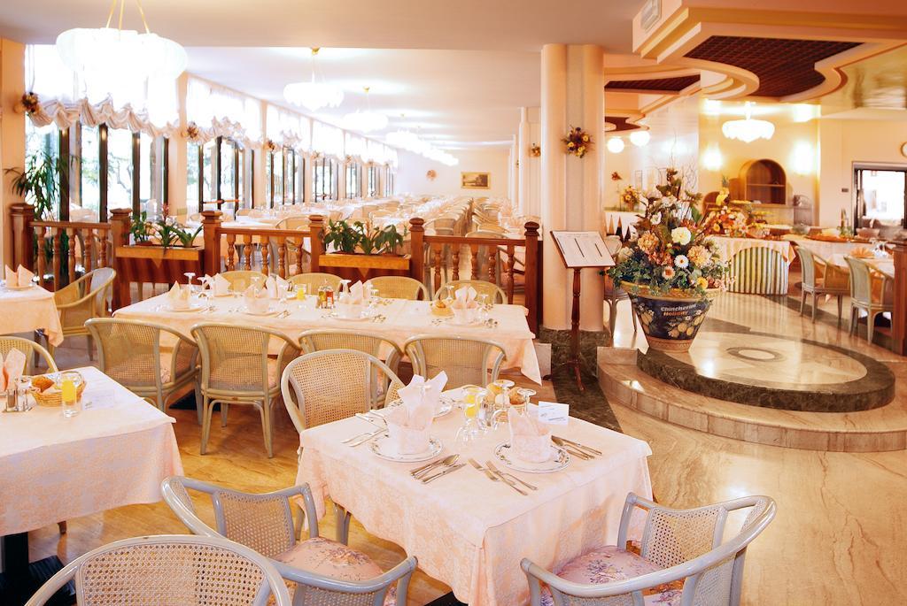 Park Hotel Oasi Garda  Exterior photo