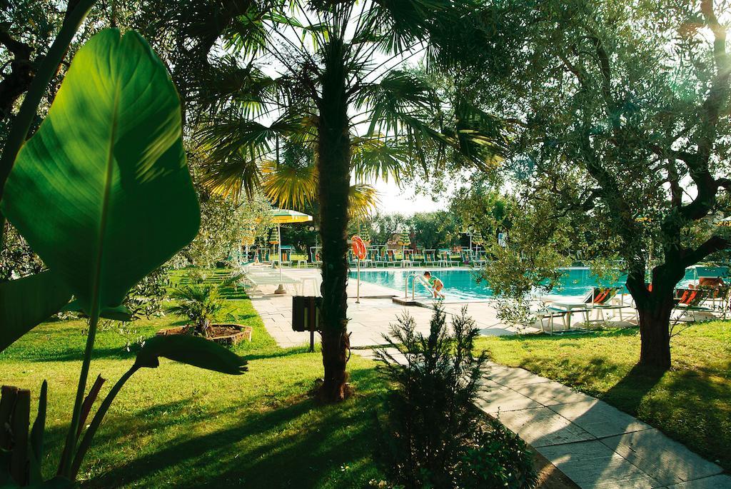 Park Hotel Oasi Garda  Exterior photo